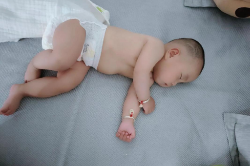 渠县宝宝咳到吐怎么办